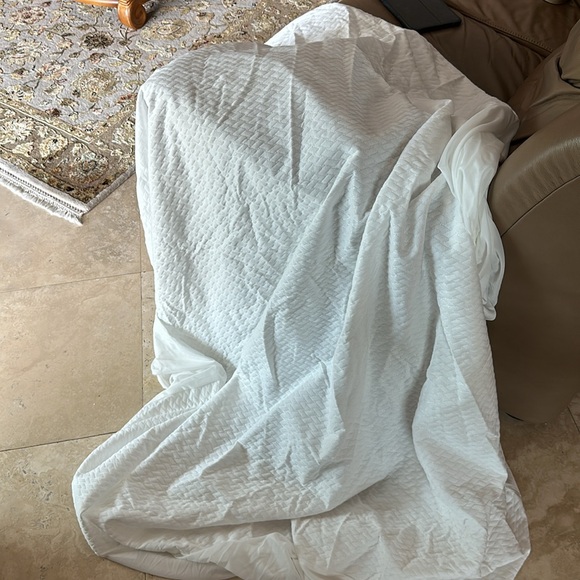 Allerease Full Size Mattress cover fitted cool touch mattress protector - Picture 4 of 6